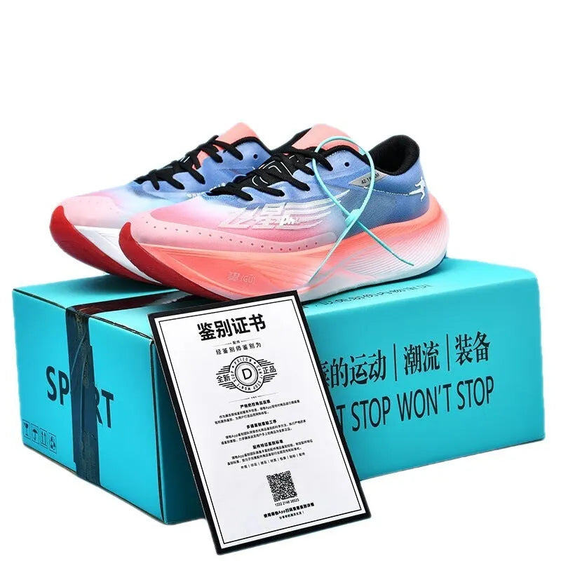 Low-top carbon plate running sneaker in various colours with natural rubber sole and lace-up design.