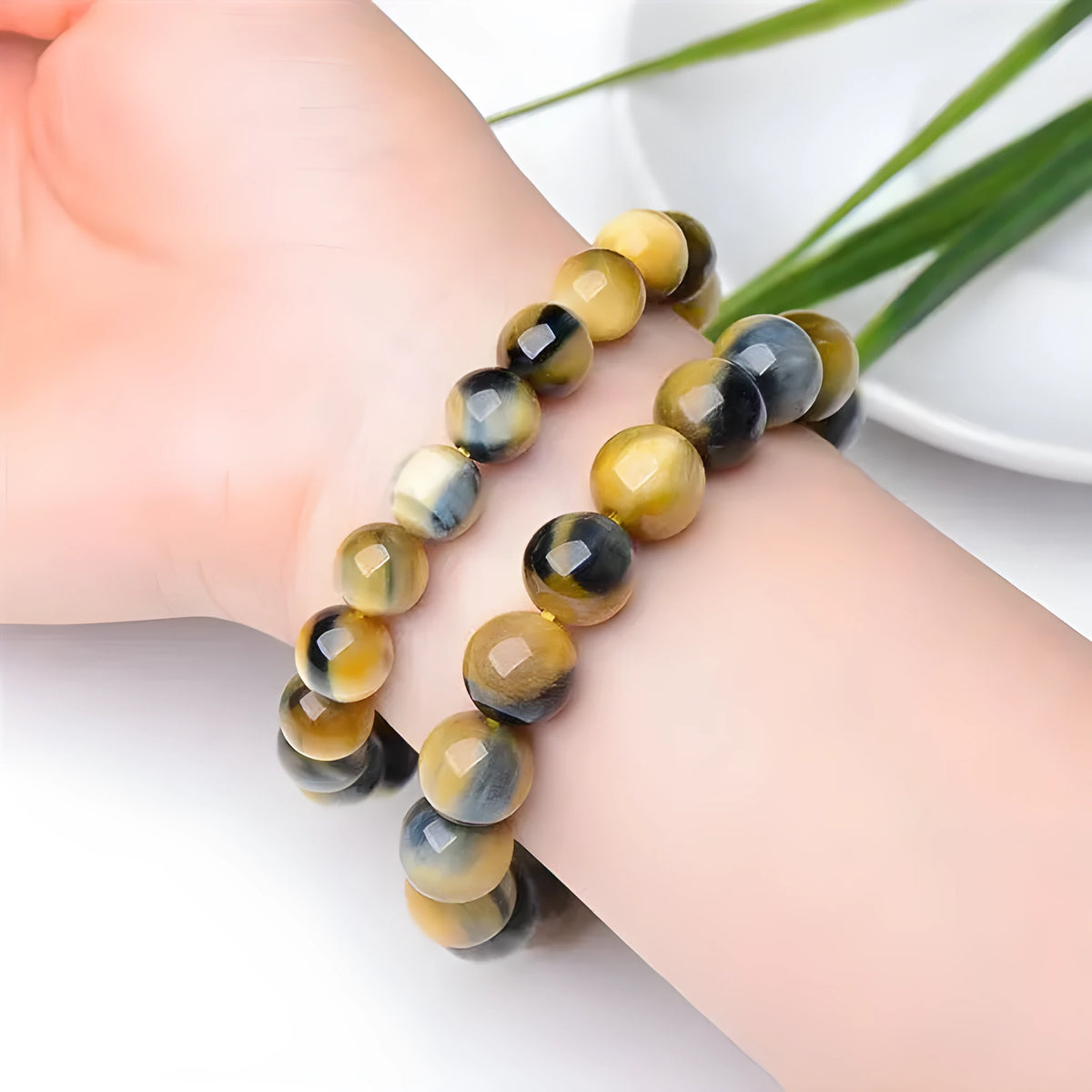 Fantasy Tigereye agate bracelet with round beads in geometric single-circle design