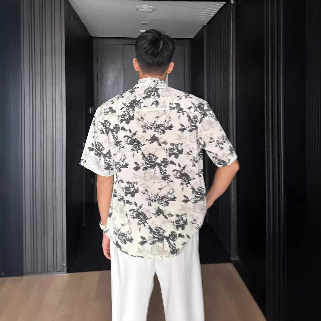 Loose casual short sleeve shirt with a floral print in a cardigan style.