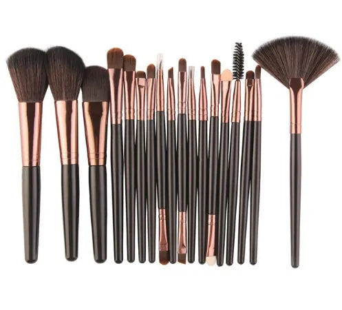 MAANGE 18-piece makeup brush set showing fan brushes and various cosmetic brush types.