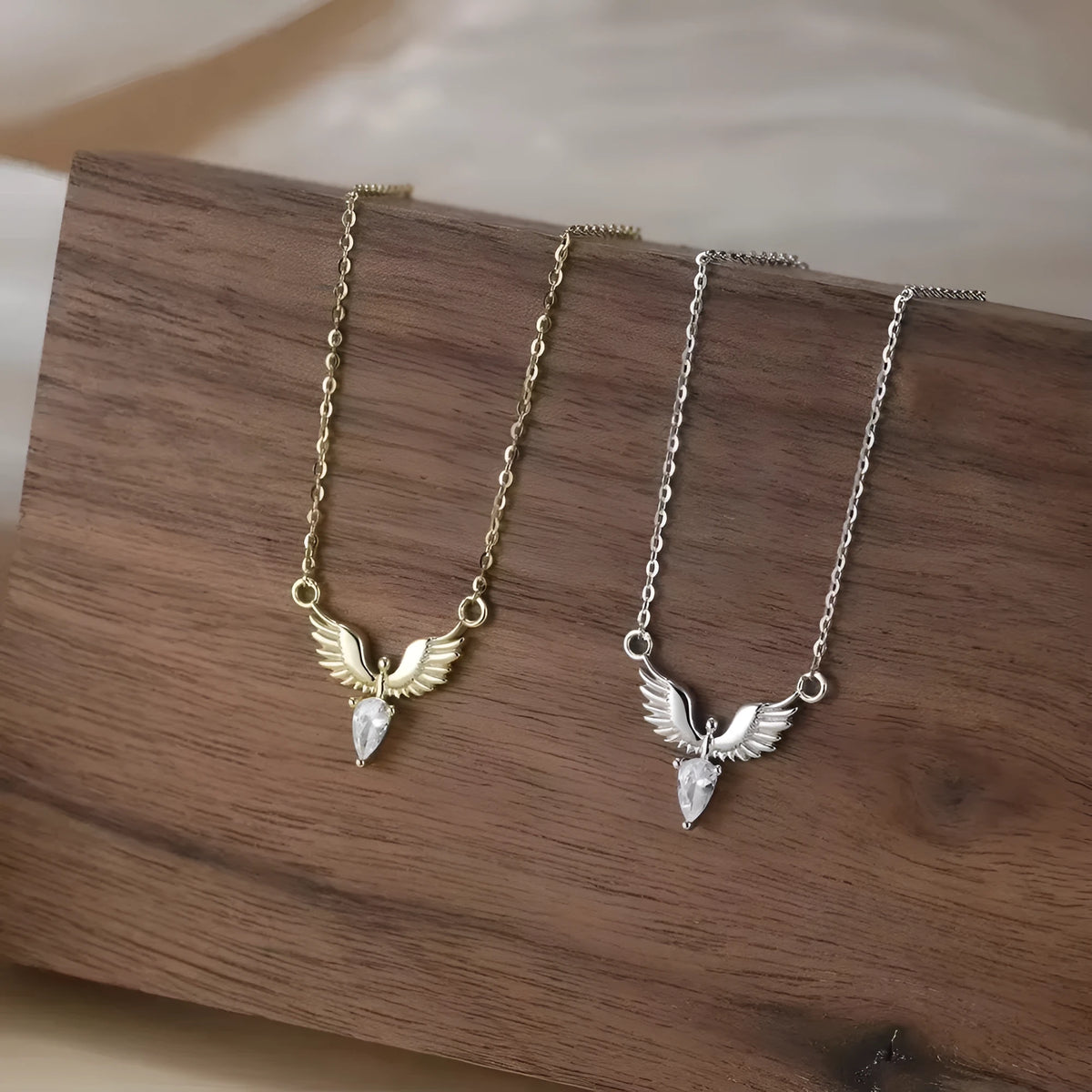 Eagle pendant on a 925 silver O-ring chain necklace with adjustable length.