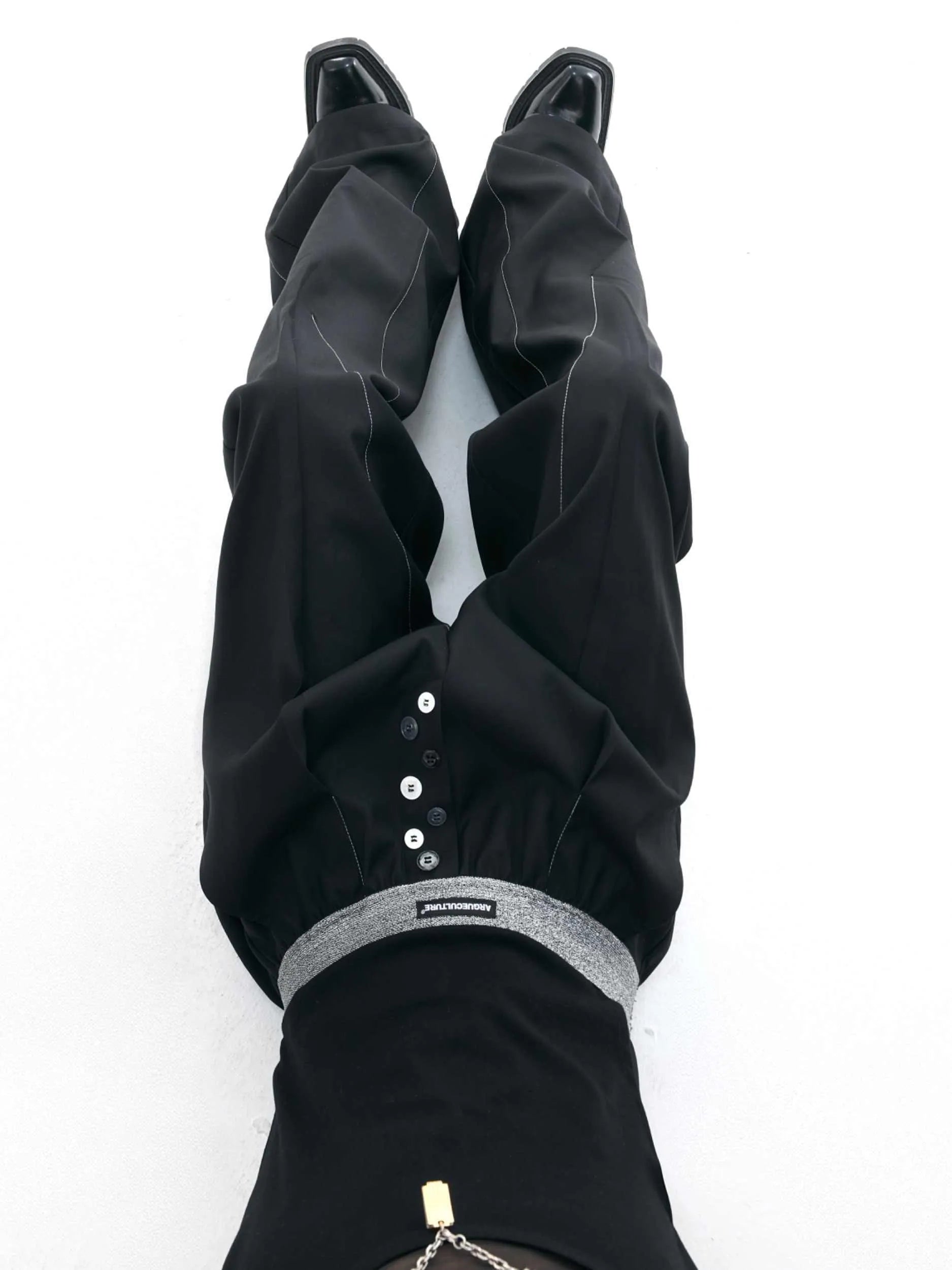 High-waisted straight-leg trousers in grey featuring a button-open line design detail on the leg.