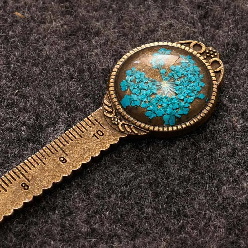 Handmade dry flower gypsophila ruler bookmark measuring 12cm with lace flower and clover arrangement