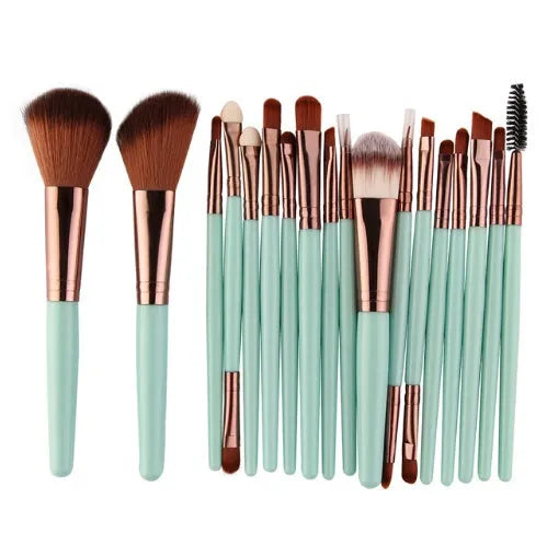 MAANGE 18-piece makeup brush set showing fan brushes and various cosmetic brush types.