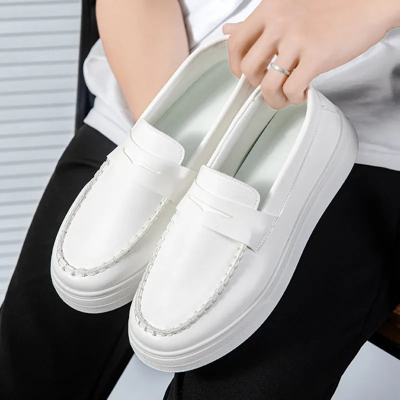 Men's round-toe casual shoes in PU leather available in three colour options