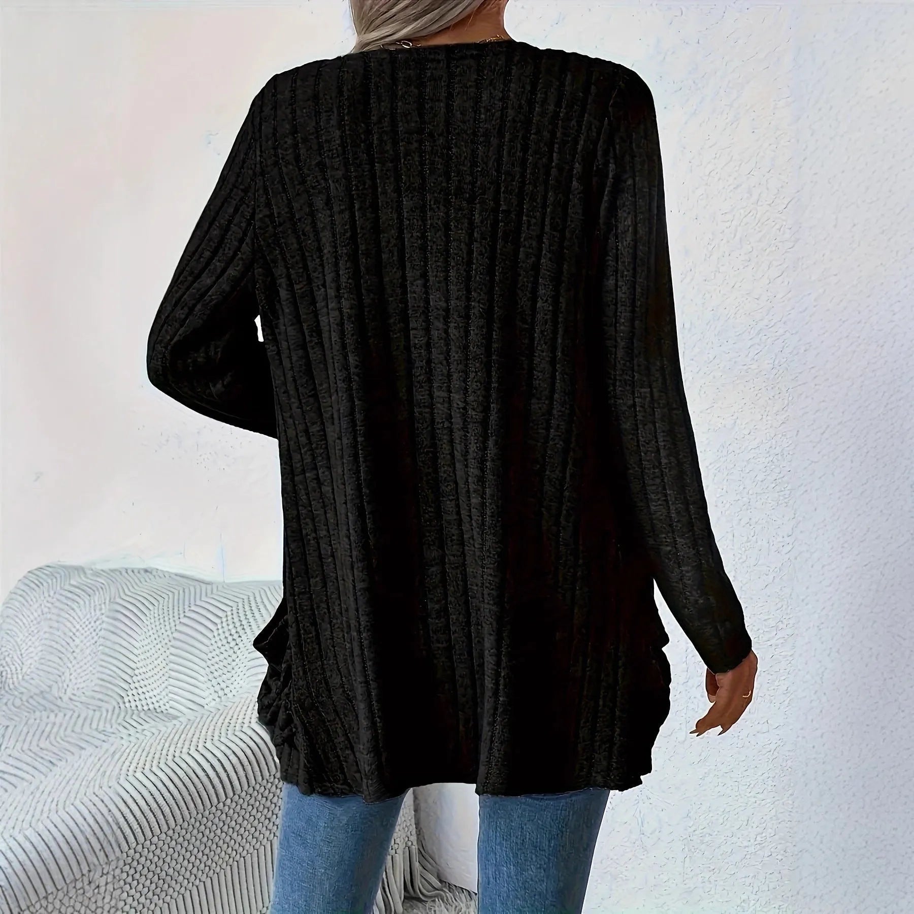 Loose fit solid colour cardigan with long sleeves and pocket in black or grey
