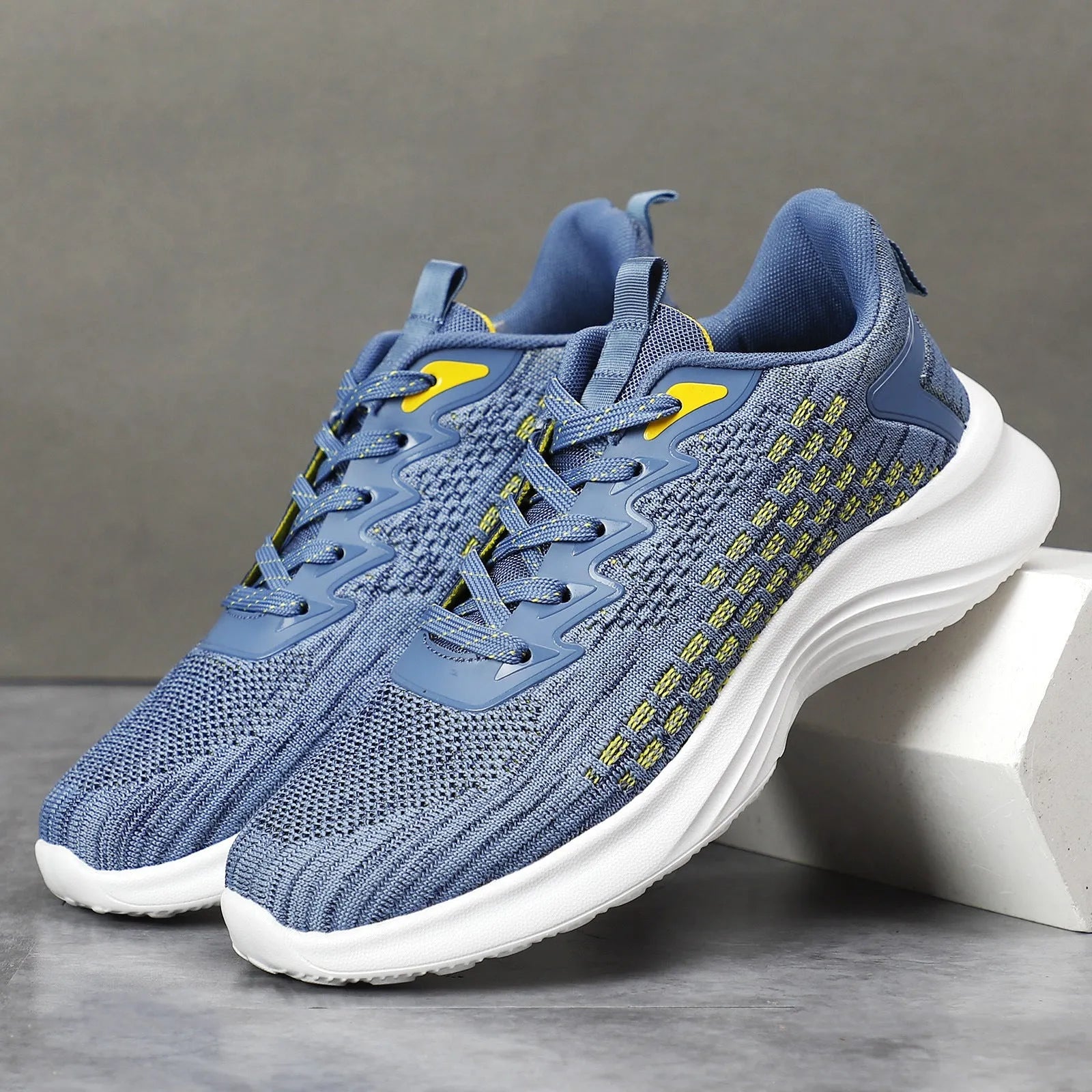 Women's lavender purple Flyknit running shoes with striped pattern and mesh upper on a white background.