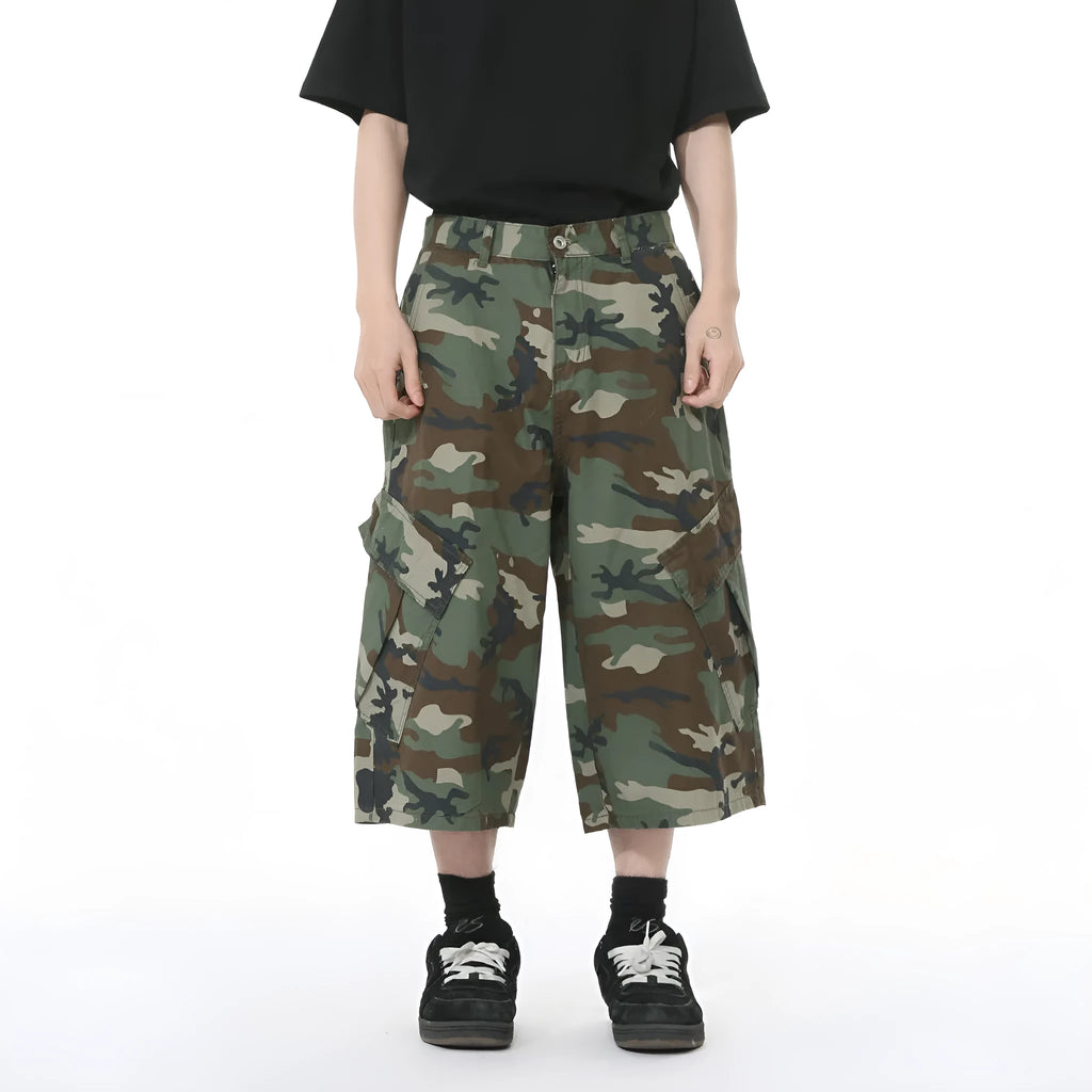 Men's camouflage cotton cropped jeans with cargo pockets and wide leg loose fit