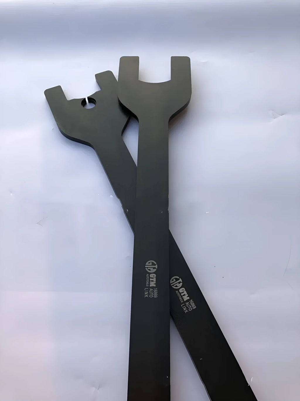 Two-piece alloy steel Land Rover fan wrench set showing 36mm and 40mm metric spanners for auto repair