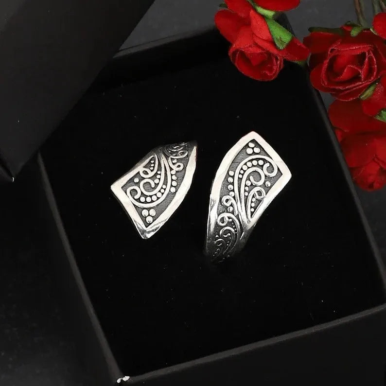 Adjustable silver electroplated alloy ring with minimalist retro geometric design for women
