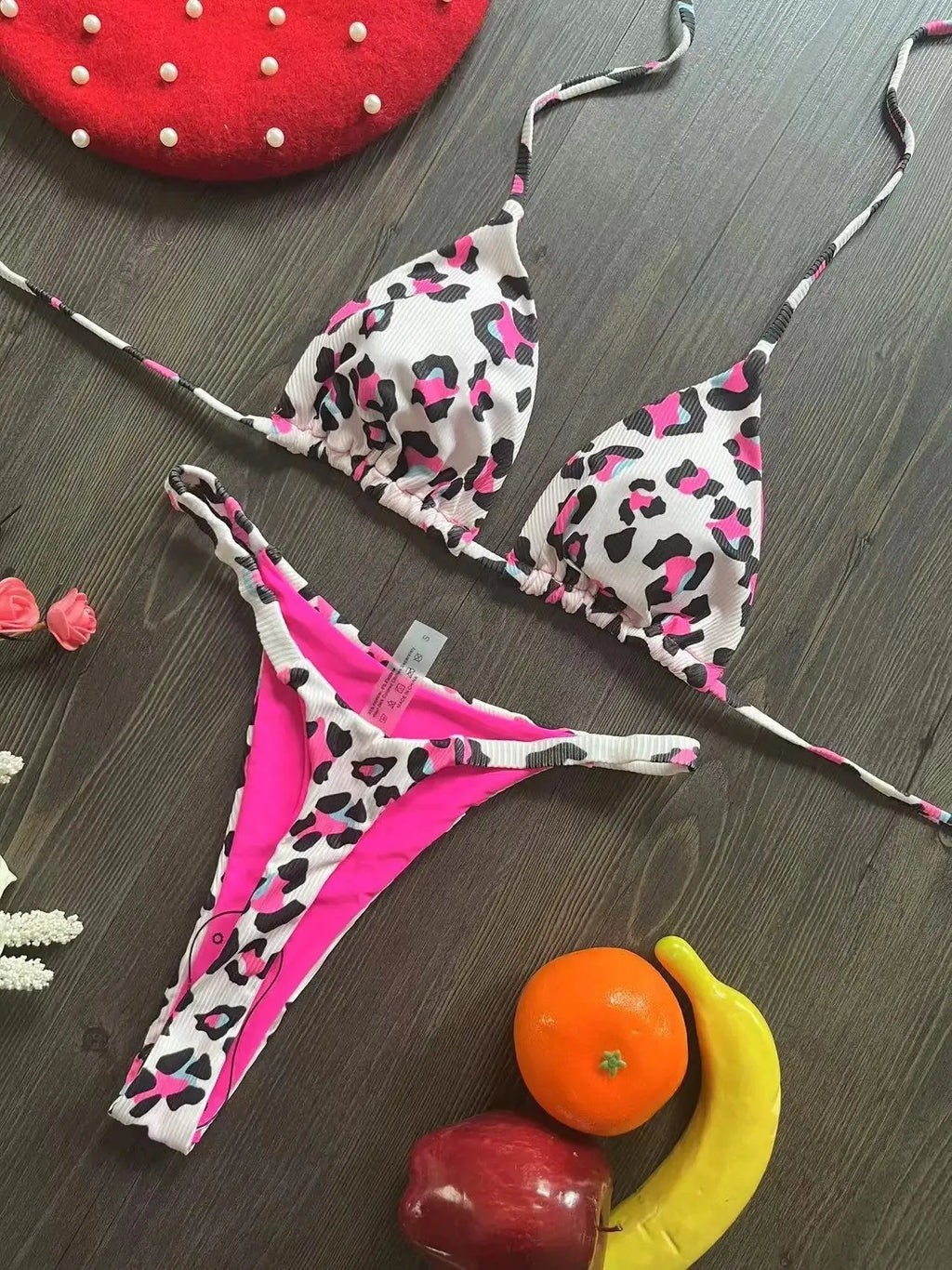 Women's printed bikini swimsuit in briefs style with quick-dry fabric