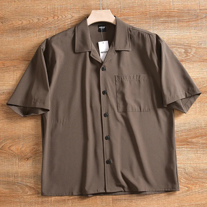 Man wearing a loose-fitting, solid colour short sleeve shirt in a Japanese fresh cardigan style.