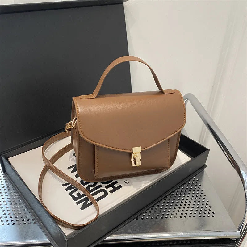 Retro horizontal square messenger bag in PU leather with crossbody strap