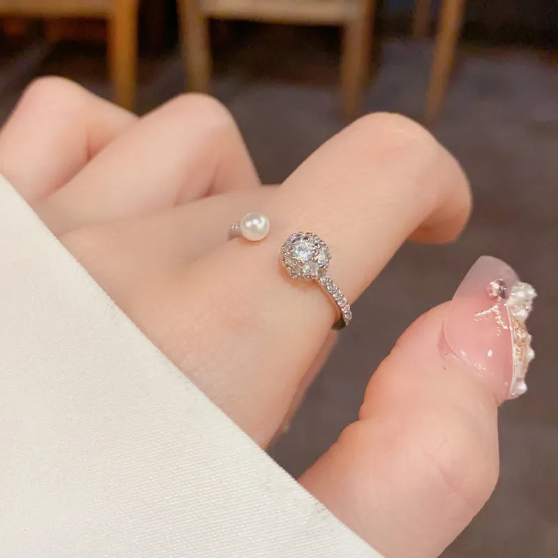 Adjustable open-end pearl ring with round zircon elements in gold plating