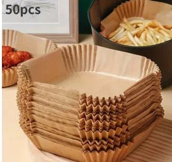 Round disposable air fryer paper liners, white and natural colour, 16cm diameter with 4.5cm heightened edge.