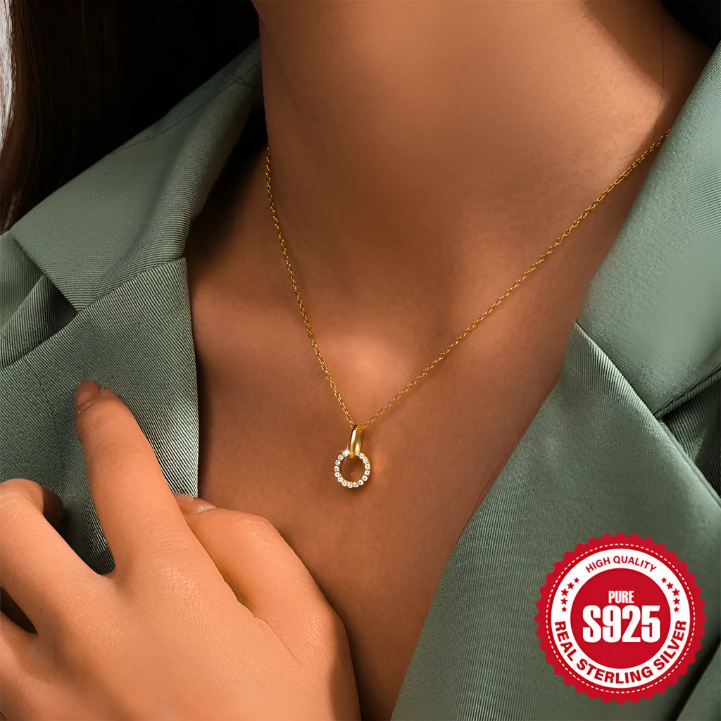 S925 sterling silver adjustable clavicle chain with gold-coloured geometric interlocking pendant