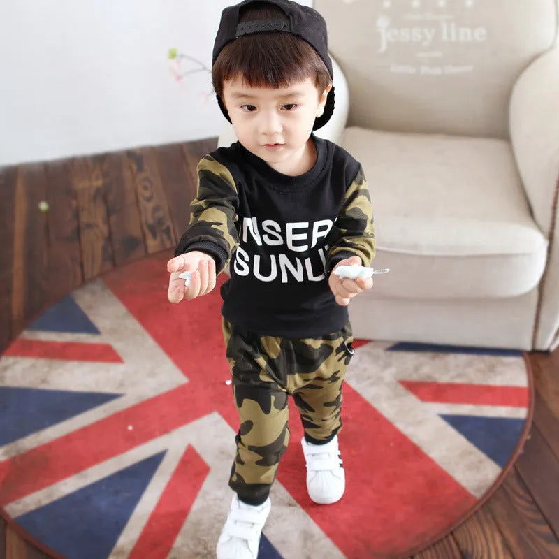 Boys' cotton top in green or red, 90% cotton, sizes 80cm to 120cm for heights 75cm to 110cm.