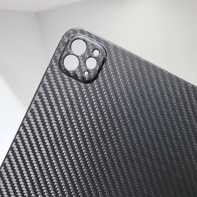 Apple iPad Pro 11 hard case made of black carbon fibre with an embossed plaid pattern.