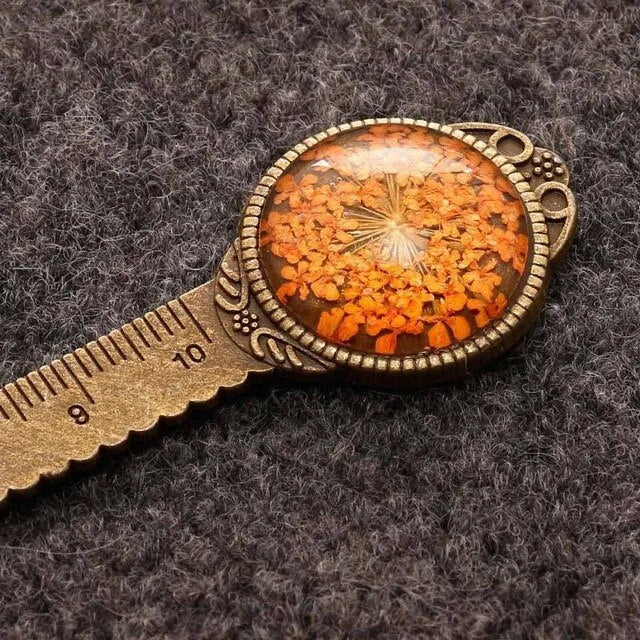 Handmade dry flower gypsophila ruler bookmark measuring 12cm with lace flower and clover arrangement