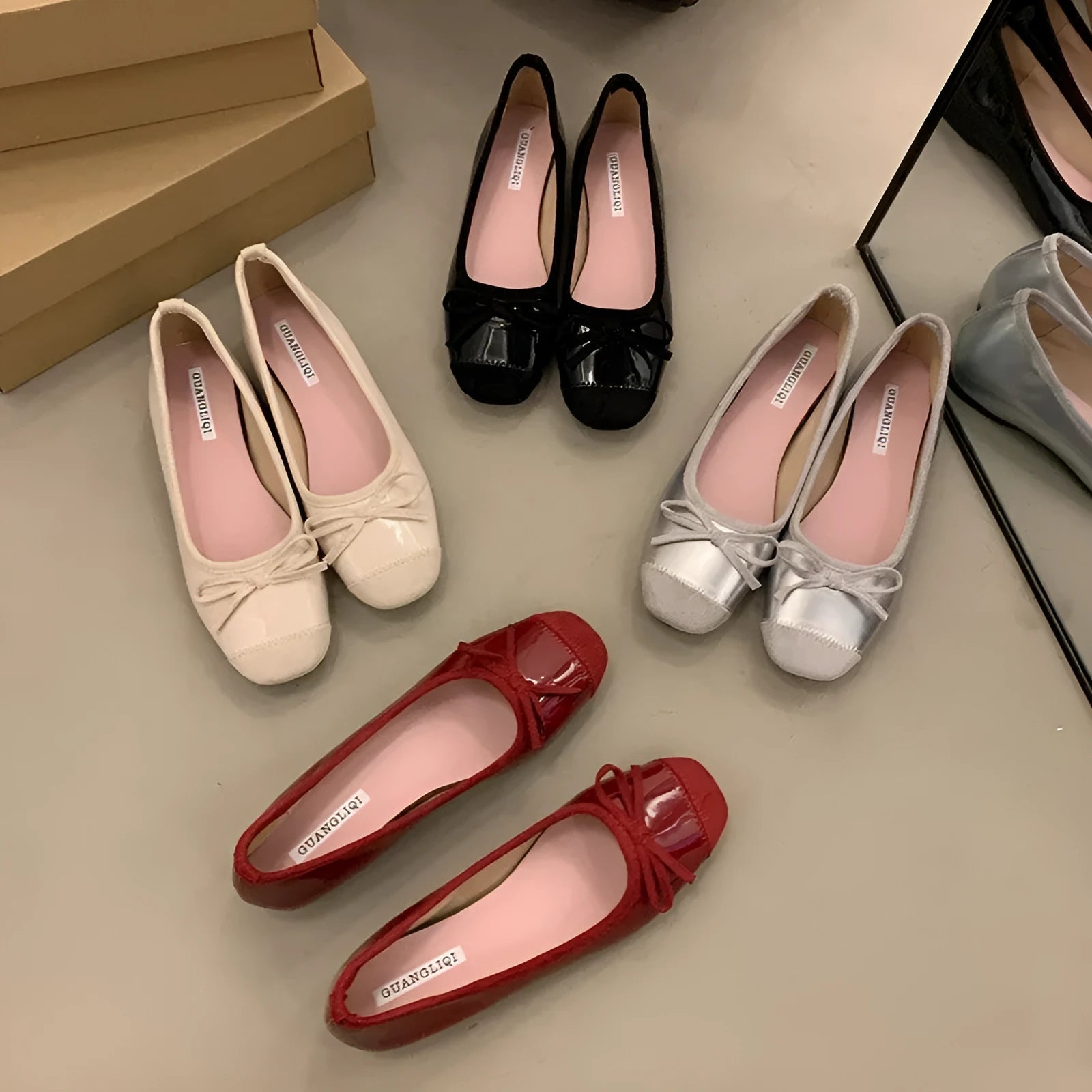 Wanwan style retro ballet flats with square toe and decorative bow in four colour options