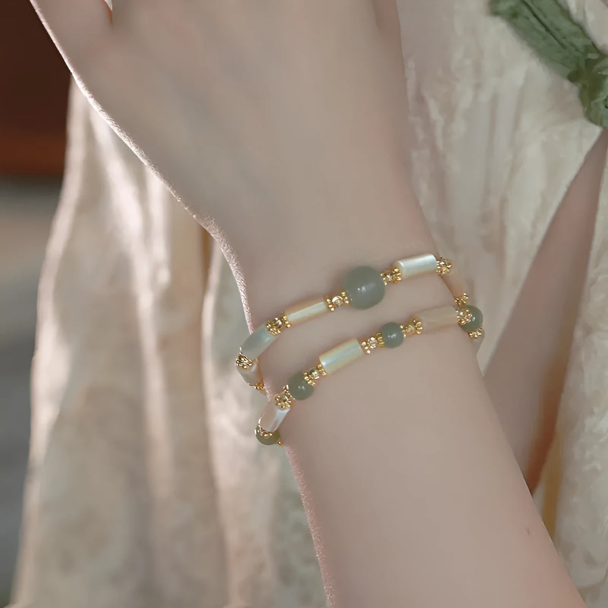 Natural white lip shell Hetian jade bracelet with round beads and geometric design