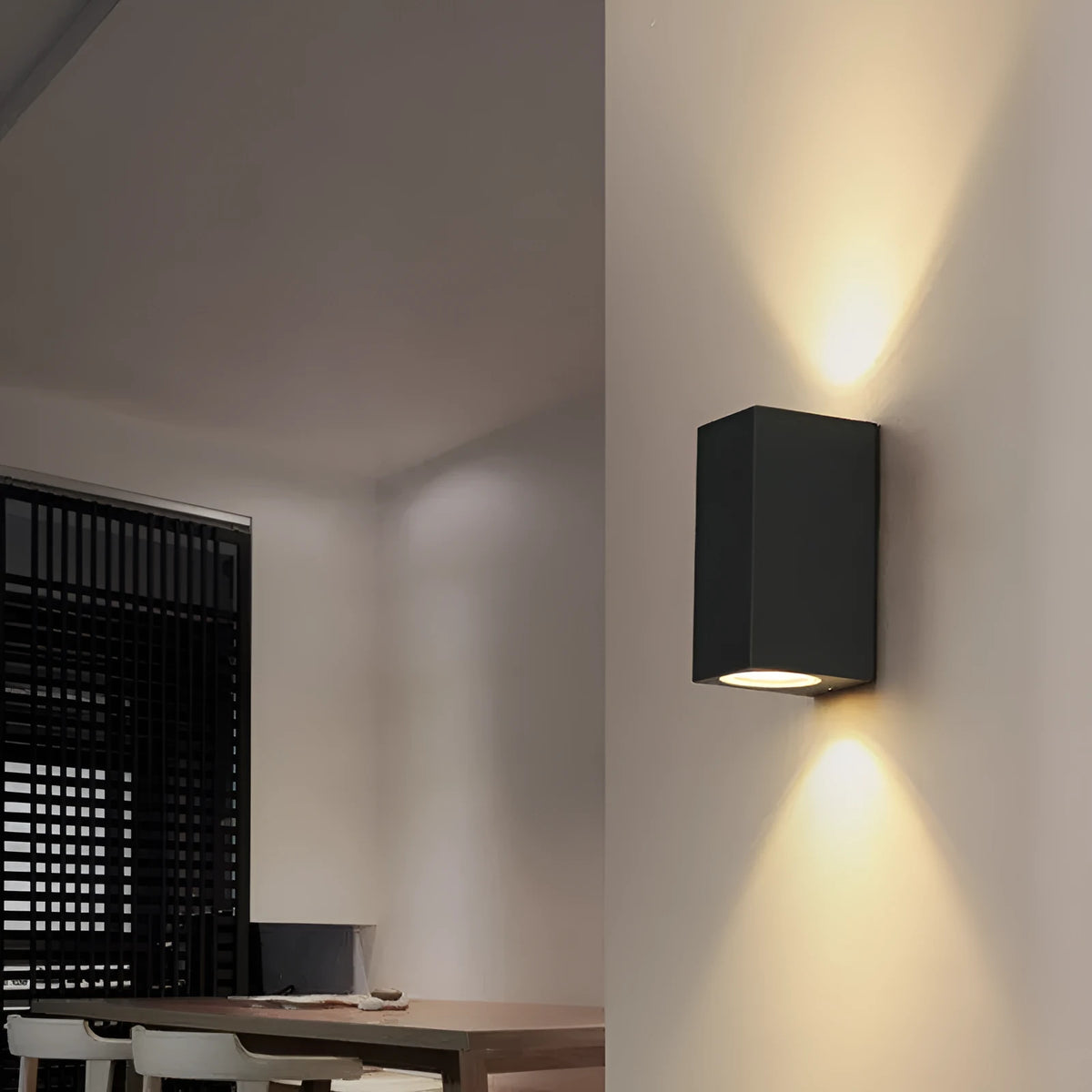 Aluminium LED wall lamp with glass shade in black finish