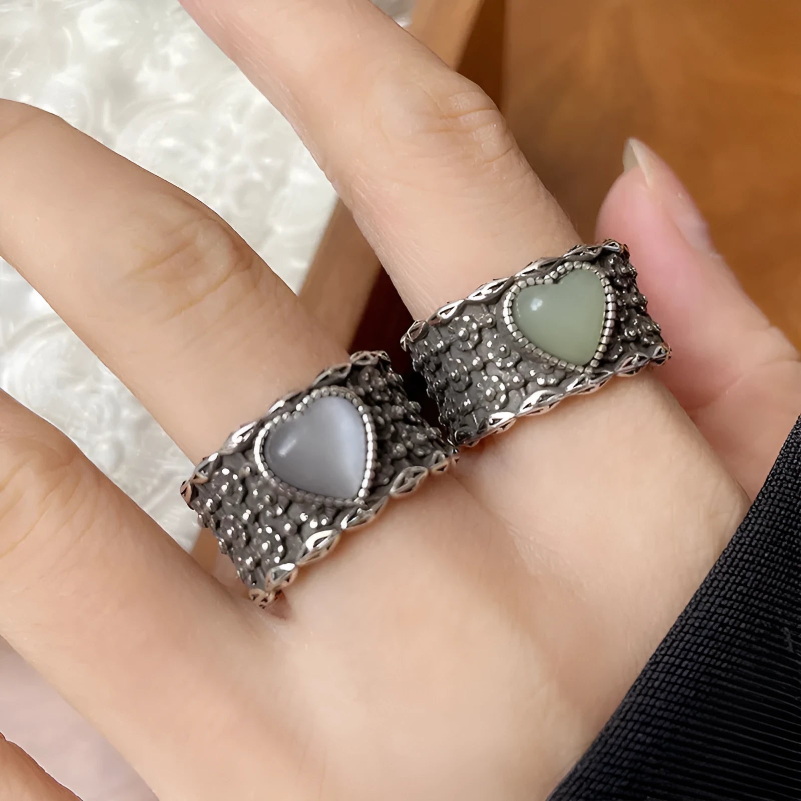 Adjustable heart-shaped ring with retro wide-faced white moonlight design in white or green colour