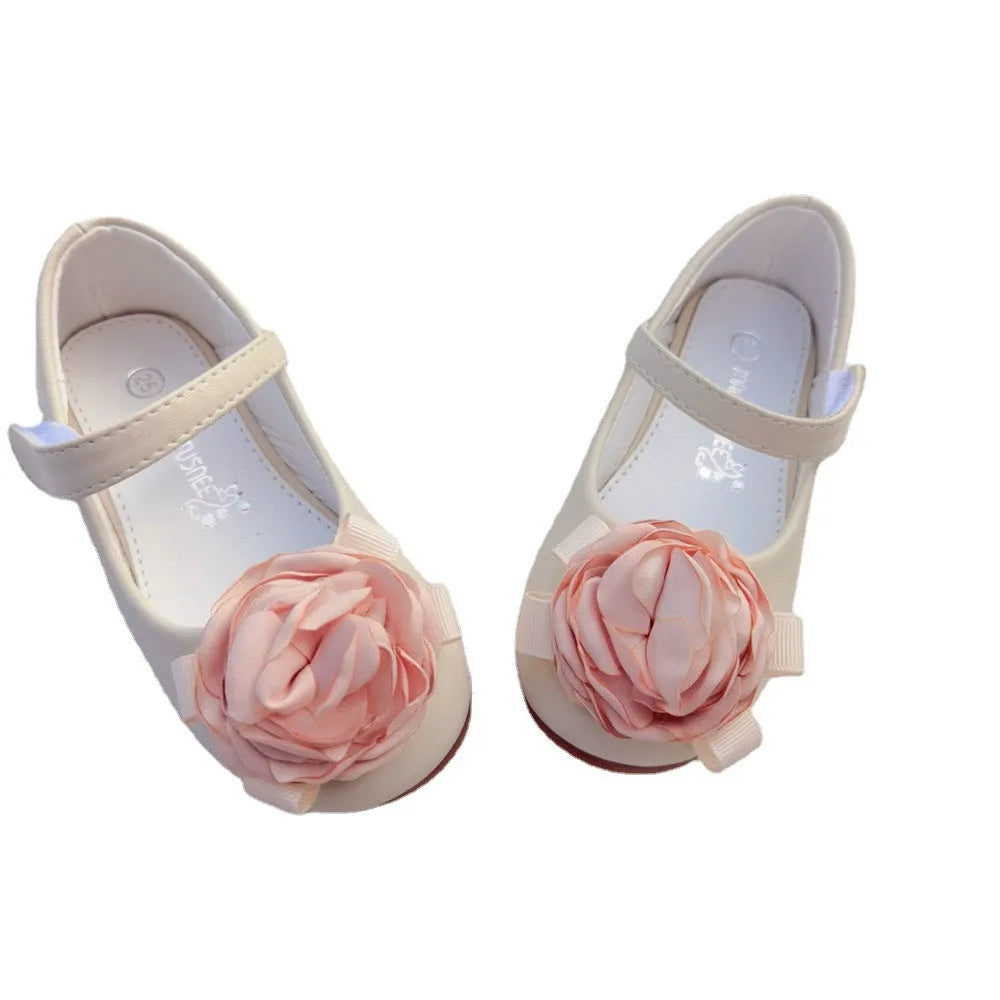 Princess flower girl shoes in pink or beige, PU leather upper, Velcro strap, flat heel, floral detail, sizes 19-35.