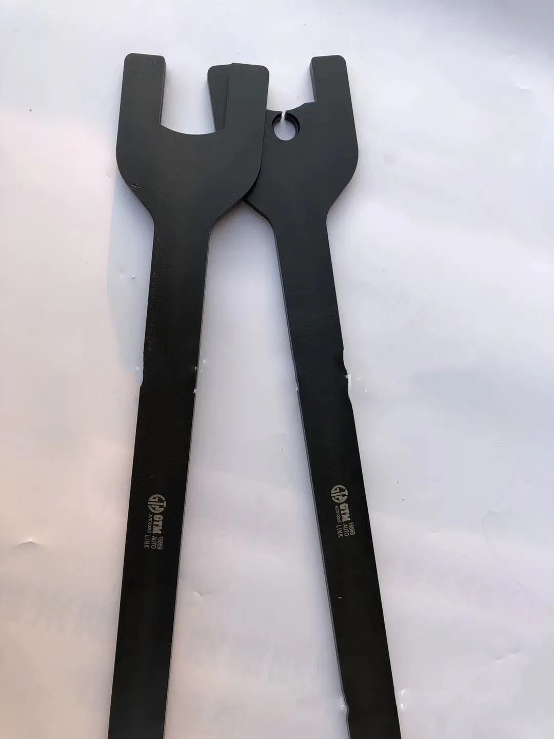 Two-piece alloy steel Land Rover fan wrench set showing 36mm and 40mm metric spanners for auto repair