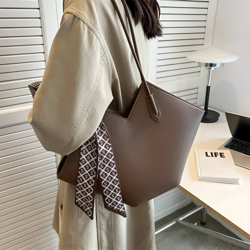 Women's PU shoulder bag in horizontal square shape with sandwich pocket design and 15x29x11cm dimensions