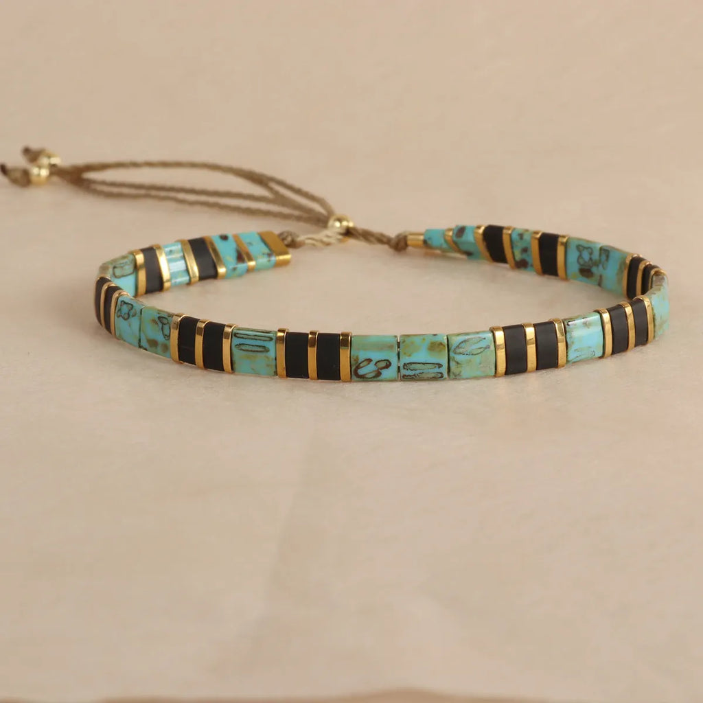 Geometric glass bead bracelet with pull design in milky white colour