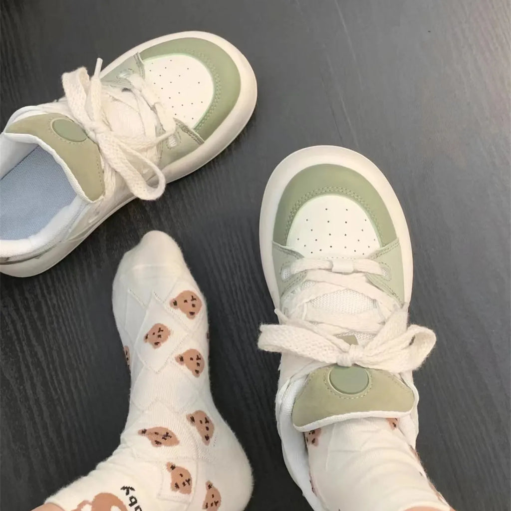 Green women's casual shoes with PU mesh upper and flat heel design