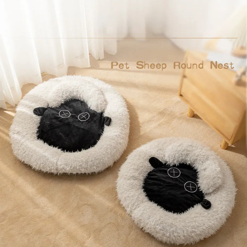 Round lamb fleece cat bed in winter warm plush design, machine washable, available in S M L