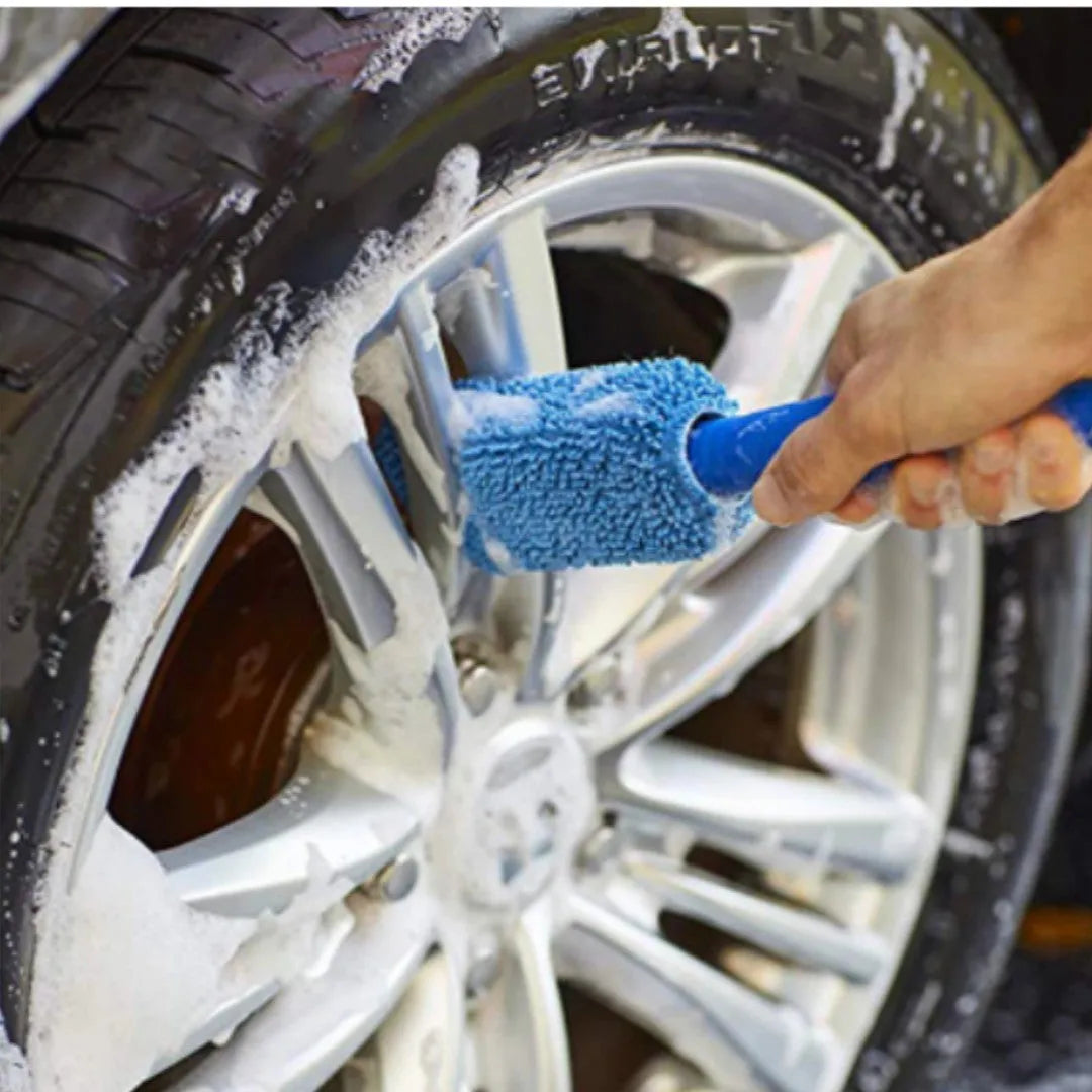 Long handle microfiber car wash tire brush for cleaning alloy wheels and tyre sidewalls
