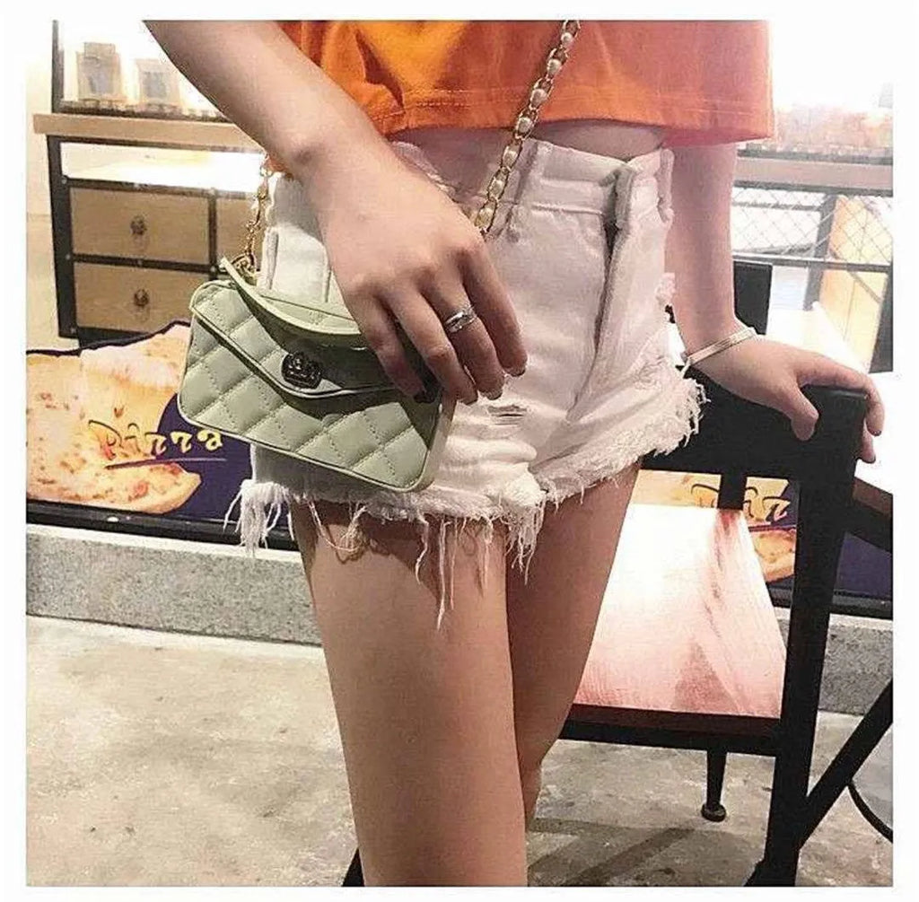Luxury silicone mobile phone case with inclined pearl chain lanyard for iPhone in beige colour
