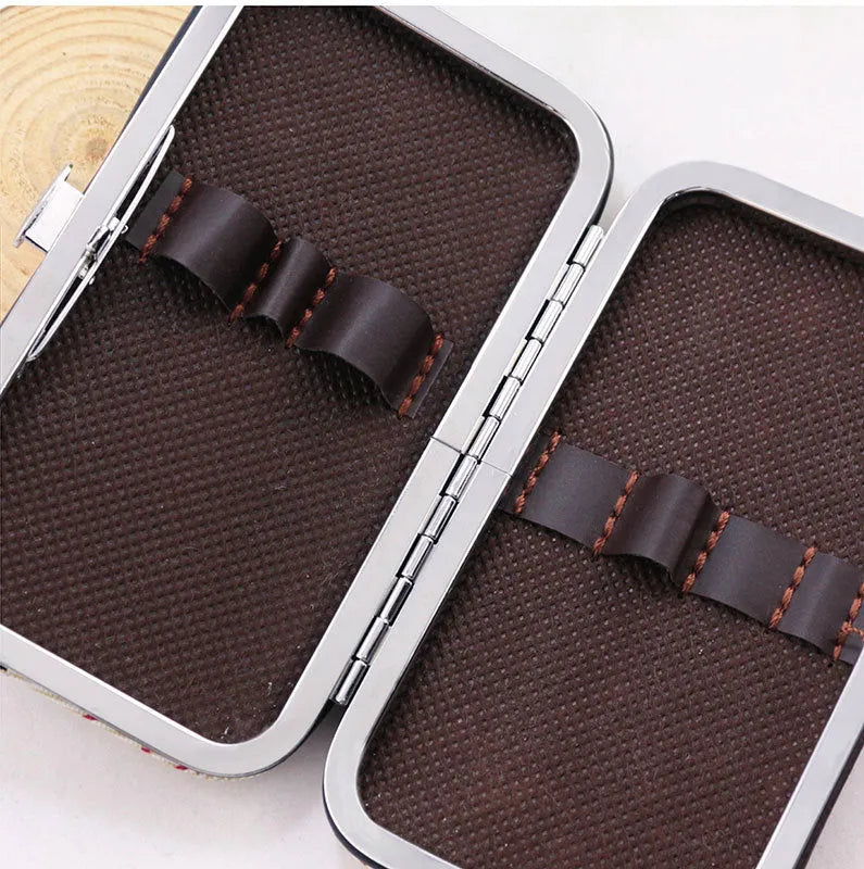 7-piece checked pattern manicure set with stainless steel nail clippers, eyebrow scissors, file, cuticle fork and ear pick, 110x60x20mm