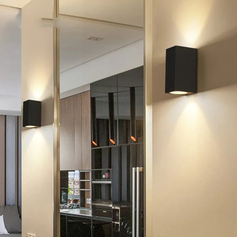 Aluminium LED wall lamp with glass shade in black finish