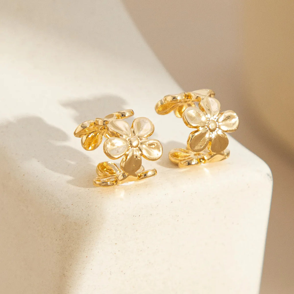 Women's beach vacation earrings with starfish scallop design in electroplated 02 gold colour
