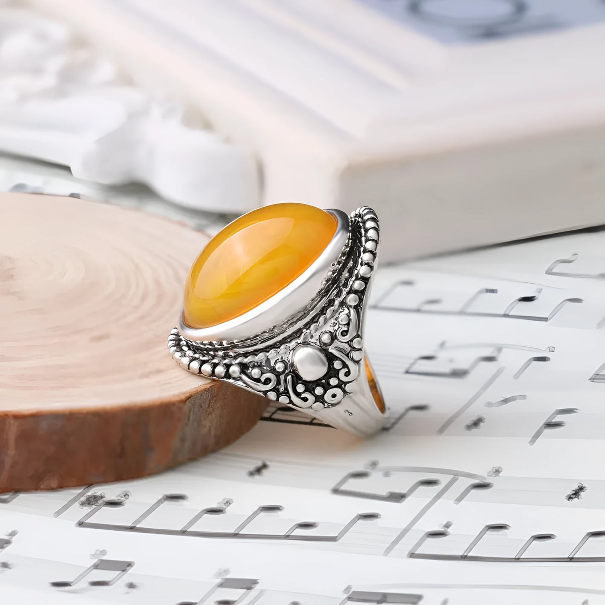 Geometric retro-style alloy ring with fluorescent beeswax plating and antique silver amber finish