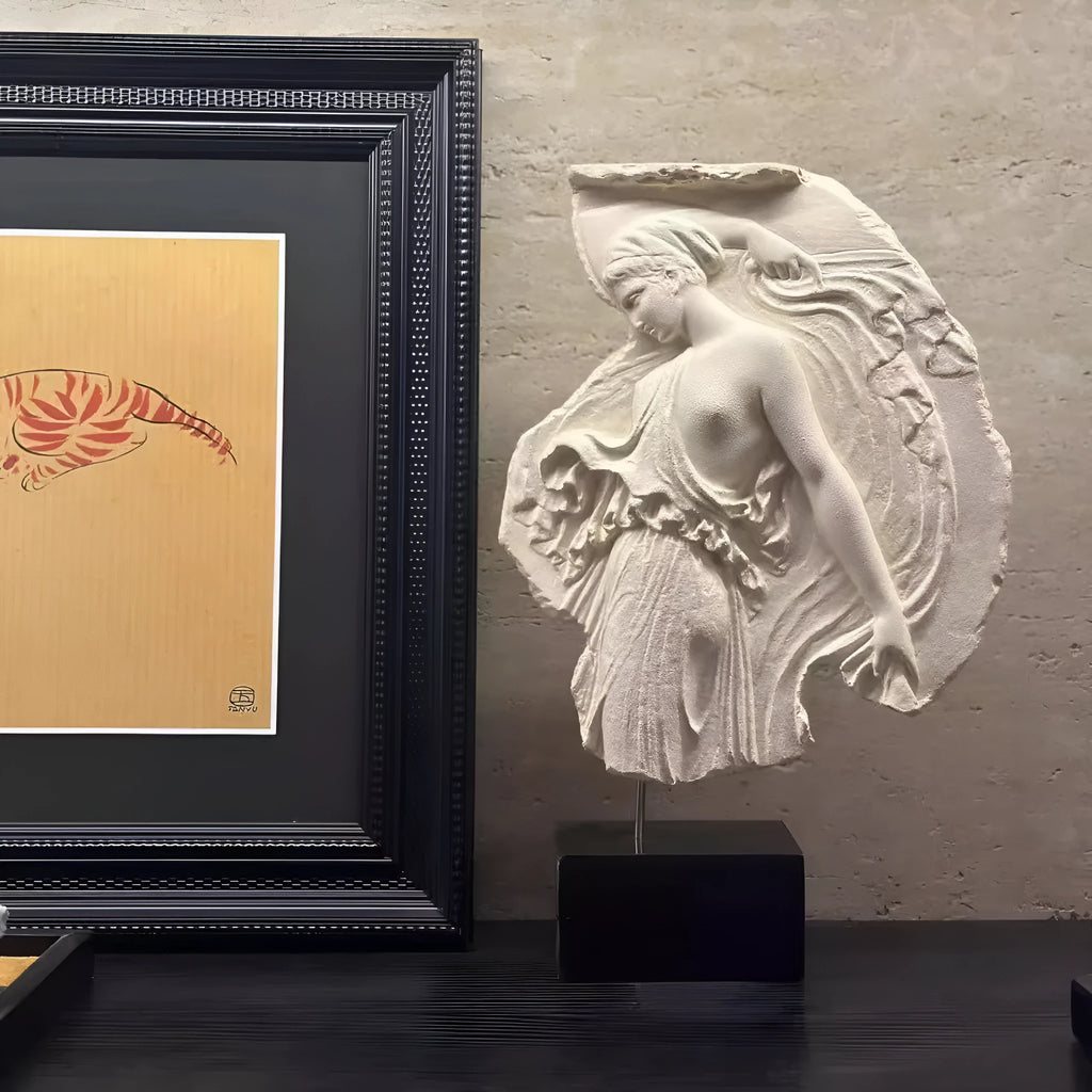 Wine goddess sculpture ornament in synthetic resin with modern Italian-style design