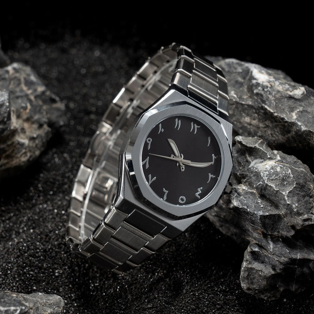 Men's steel business casual quartz watch with 10mm thickness in black silver scale colour