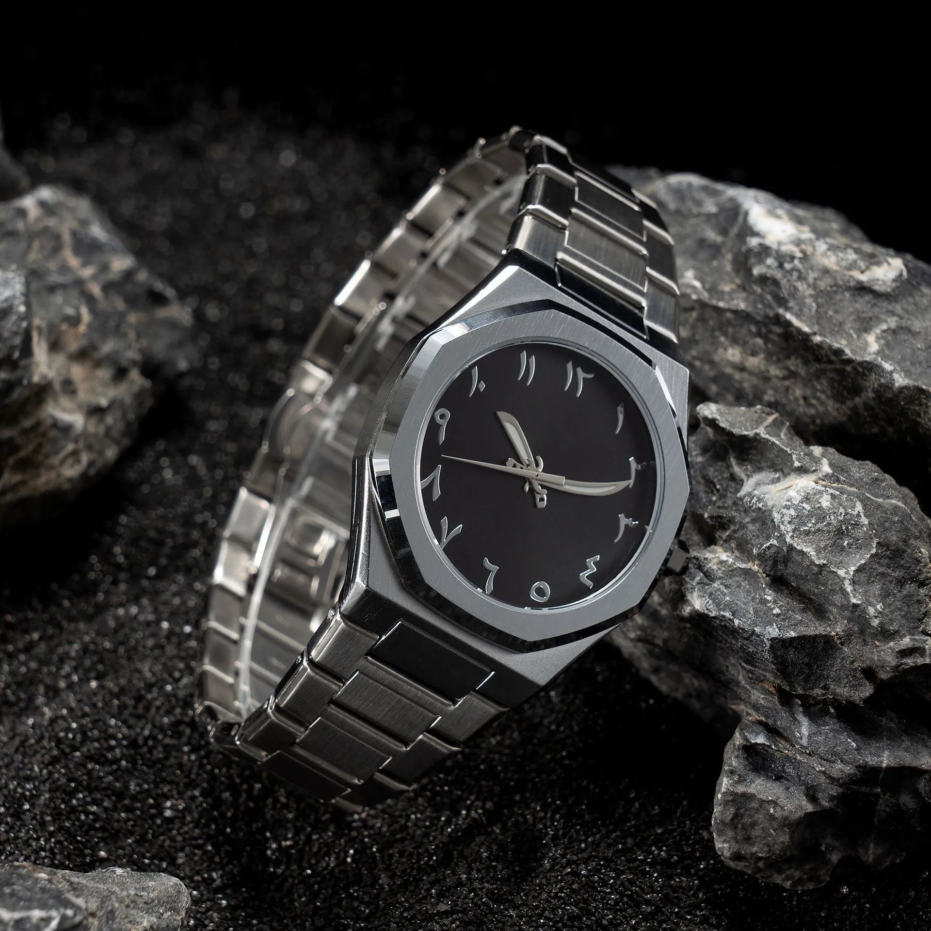 Men's steel business casual quartz watch with 10mm thickness in black silver scale colour