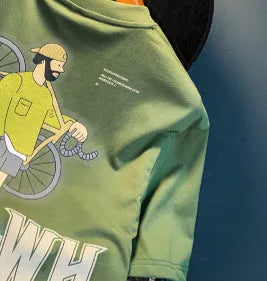 Green men's loose fit t-shirt with literary print design and short sleeves