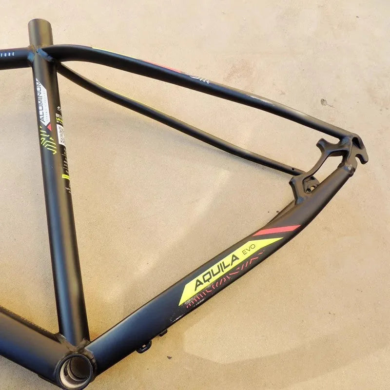 Black green aluminium alloy mountain bike frame for 29-inch wheels with inner routing design