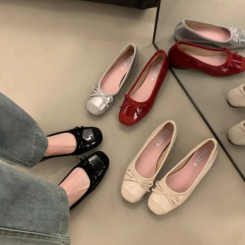Wanwan style retro ballet flats with square toe and decorative bow in four colour options
