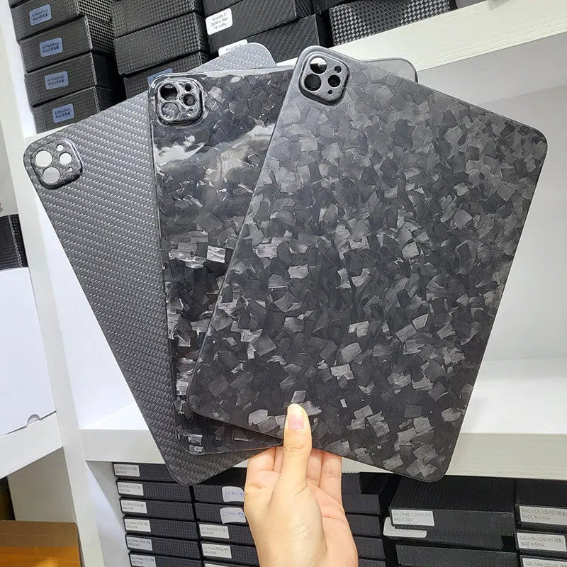 Apple iPad Pro 11 hard case made of black carbon fibre with an embossed plaid pattern.