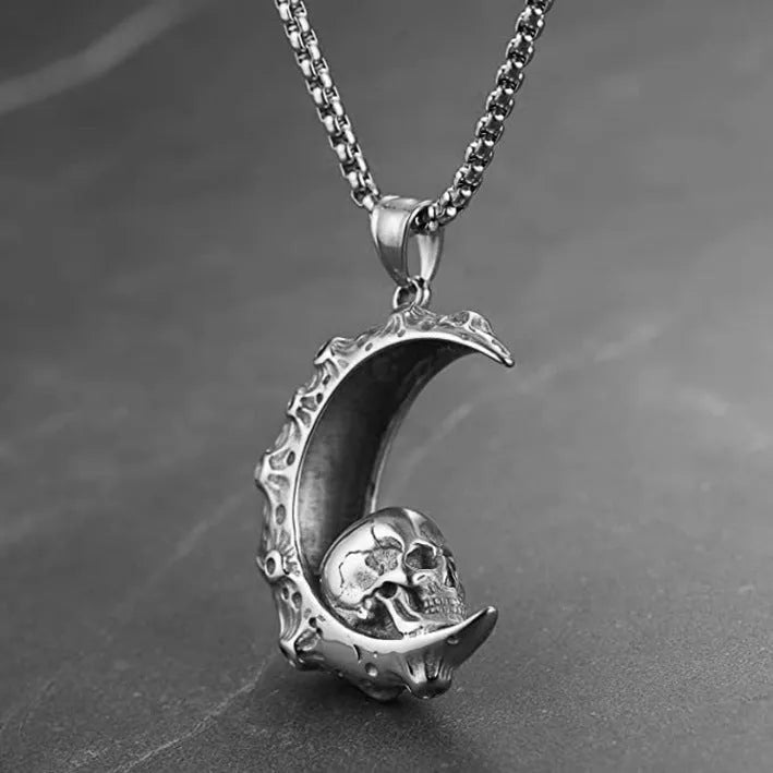 Men's stainless steel necklace with alloy pendant in silver colour sports style design