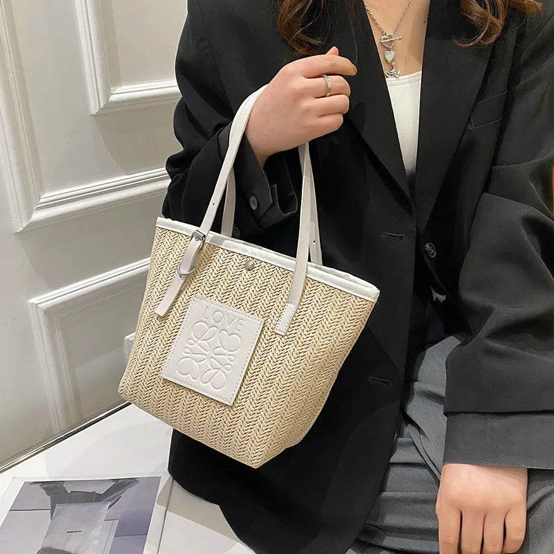 Women's straw woven shoulder bag in European retro style with sewn detailing and three-dimensional pockets