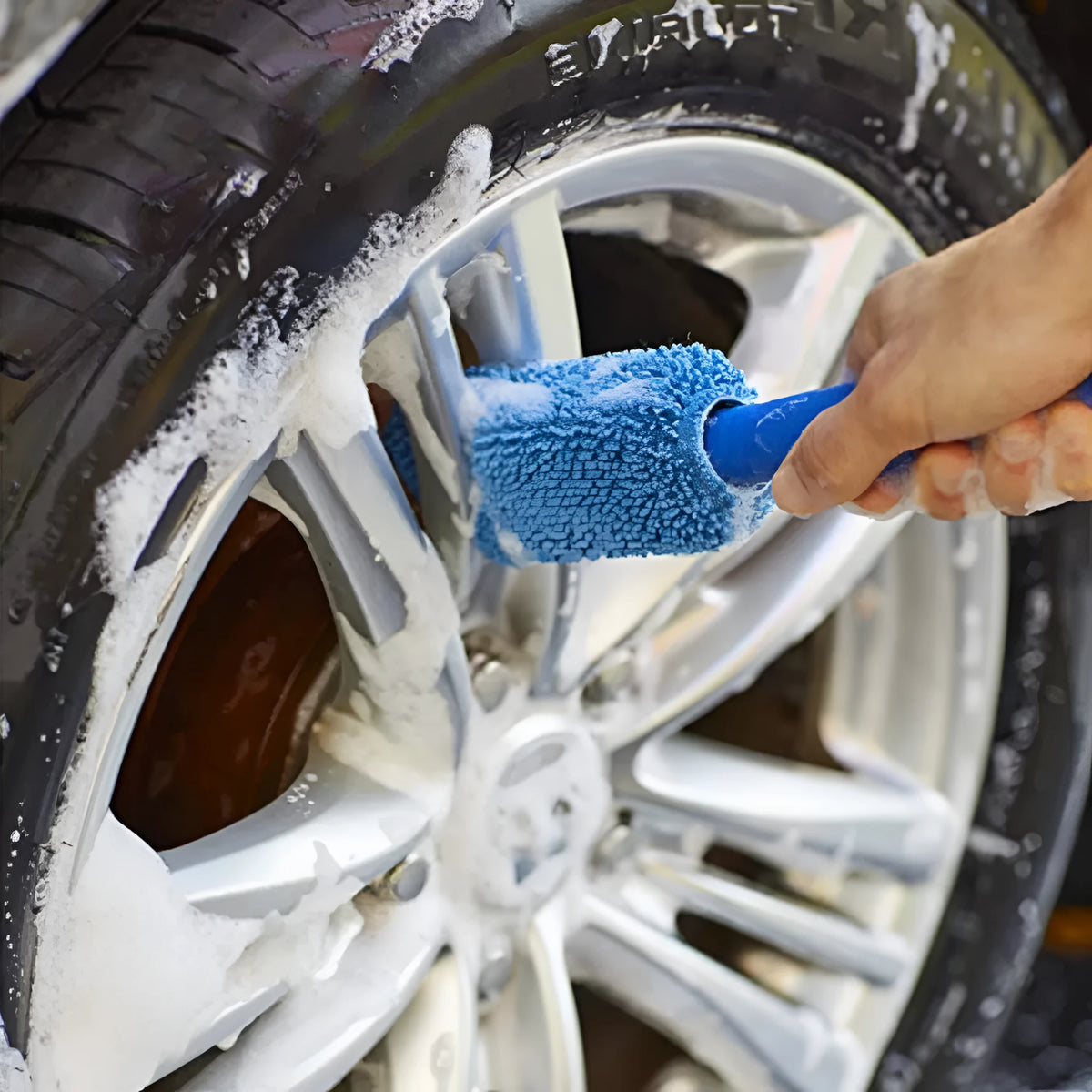 Long handle microfiber car wash tire brush for cleaning alloy wheels and tyre sidewalls