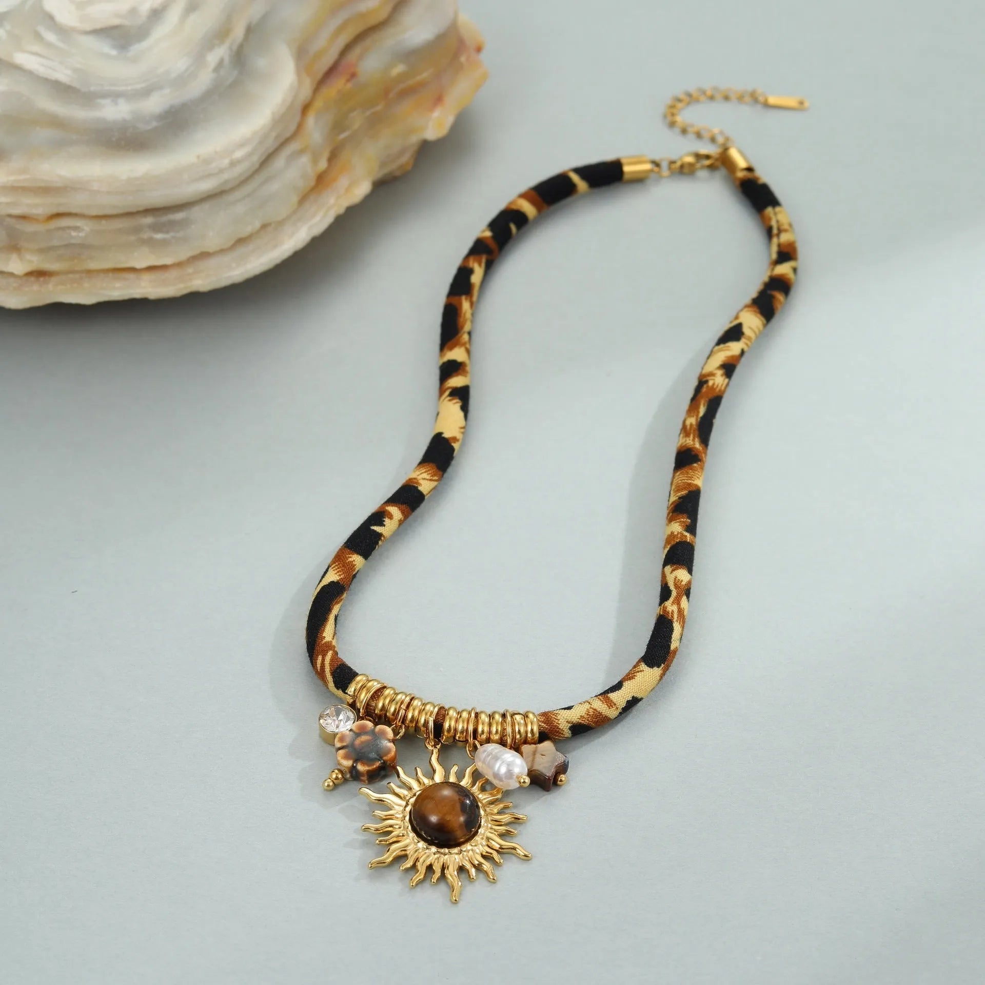 Leopard series geometric pendant stainless steel necklace with 18K gold electroplating on adjustable chain